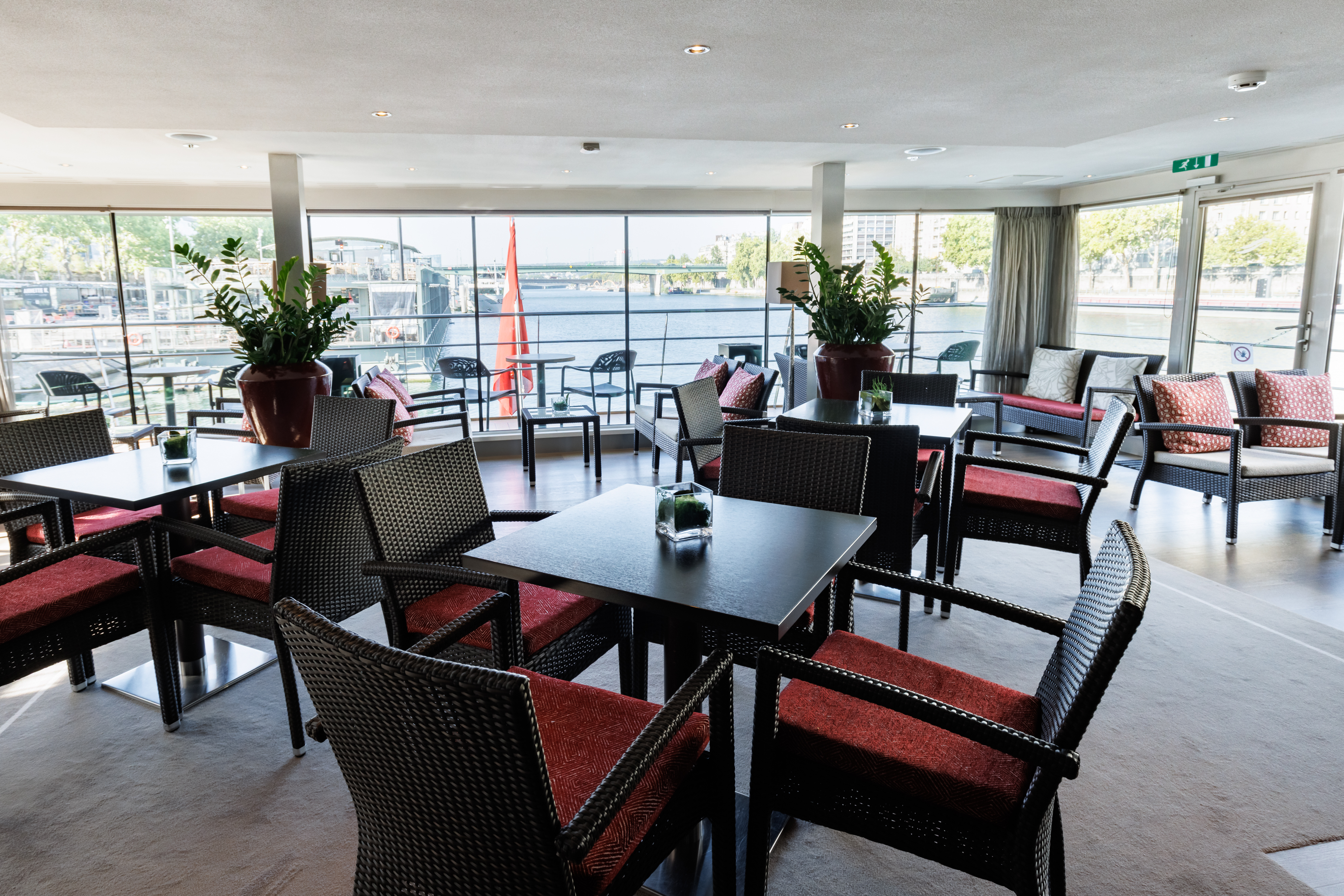 Avalon Waterways Avalon Tapestry Ii Club Lounge 1 ©Bence Fejes